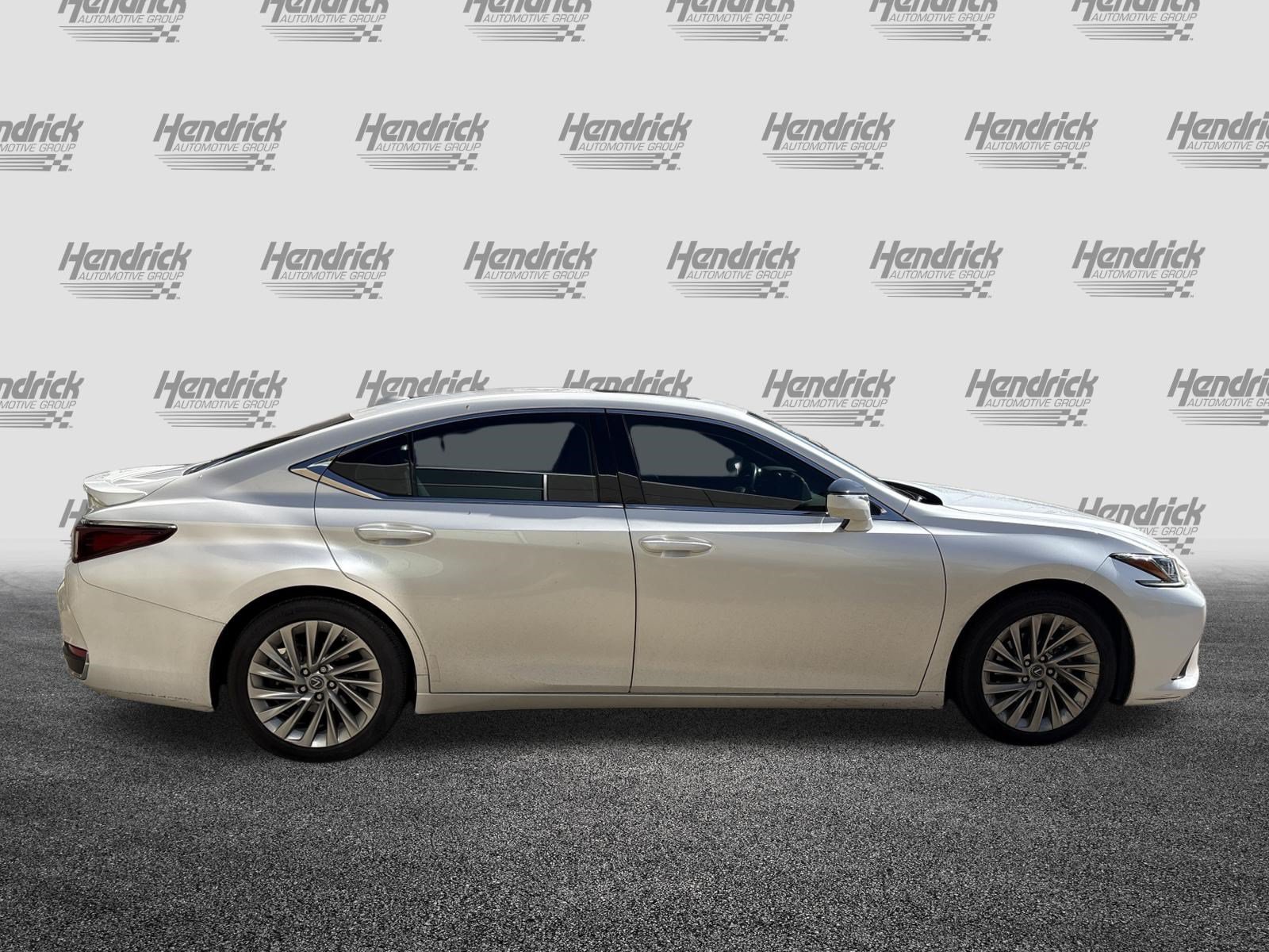 Used 2023 Lexus ES 300h w/ Accessory Package (Z2) FWD image 11