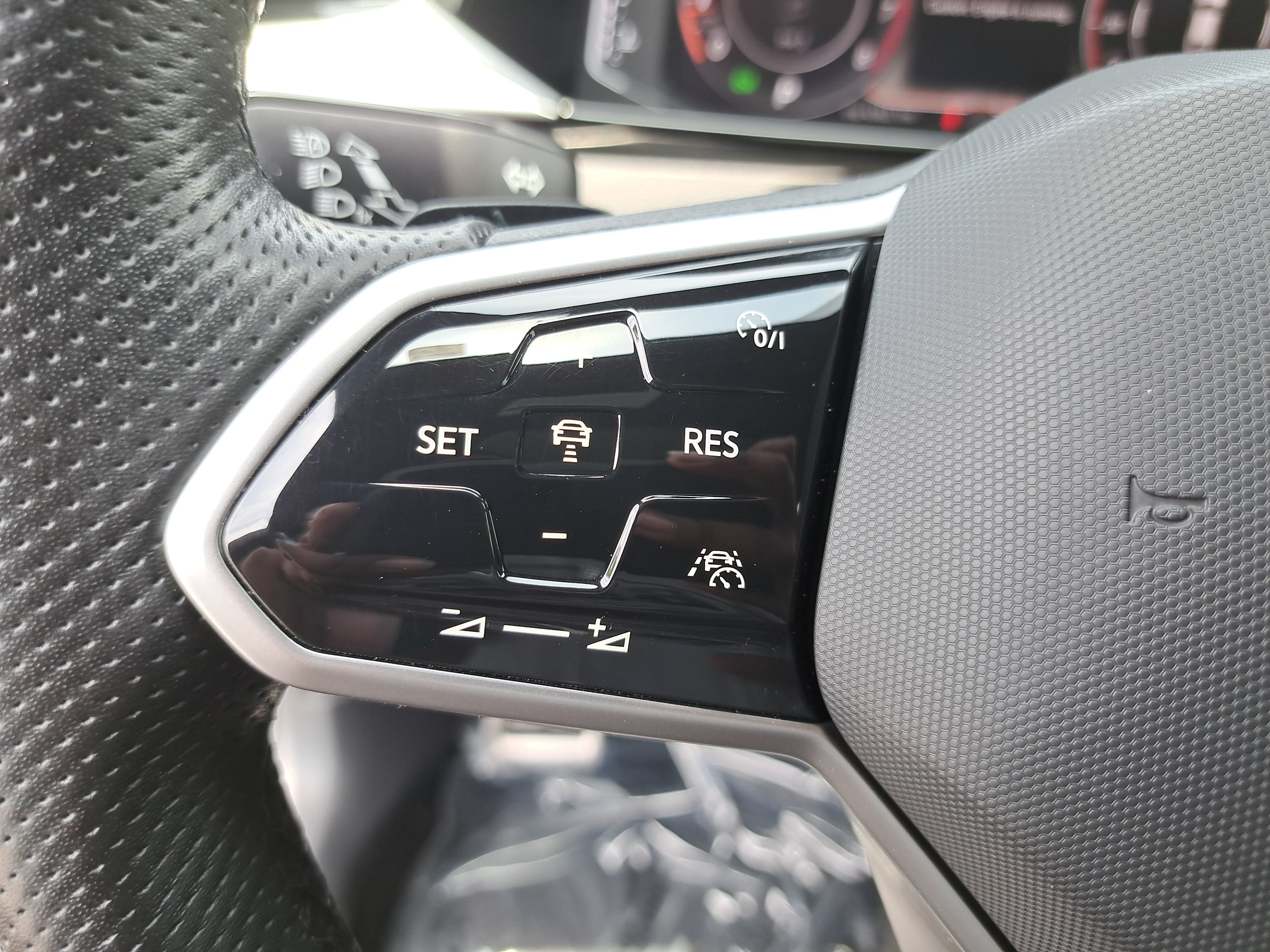 Used 2023 Volkswagen Arteon SEL AWD/4WD image 17
