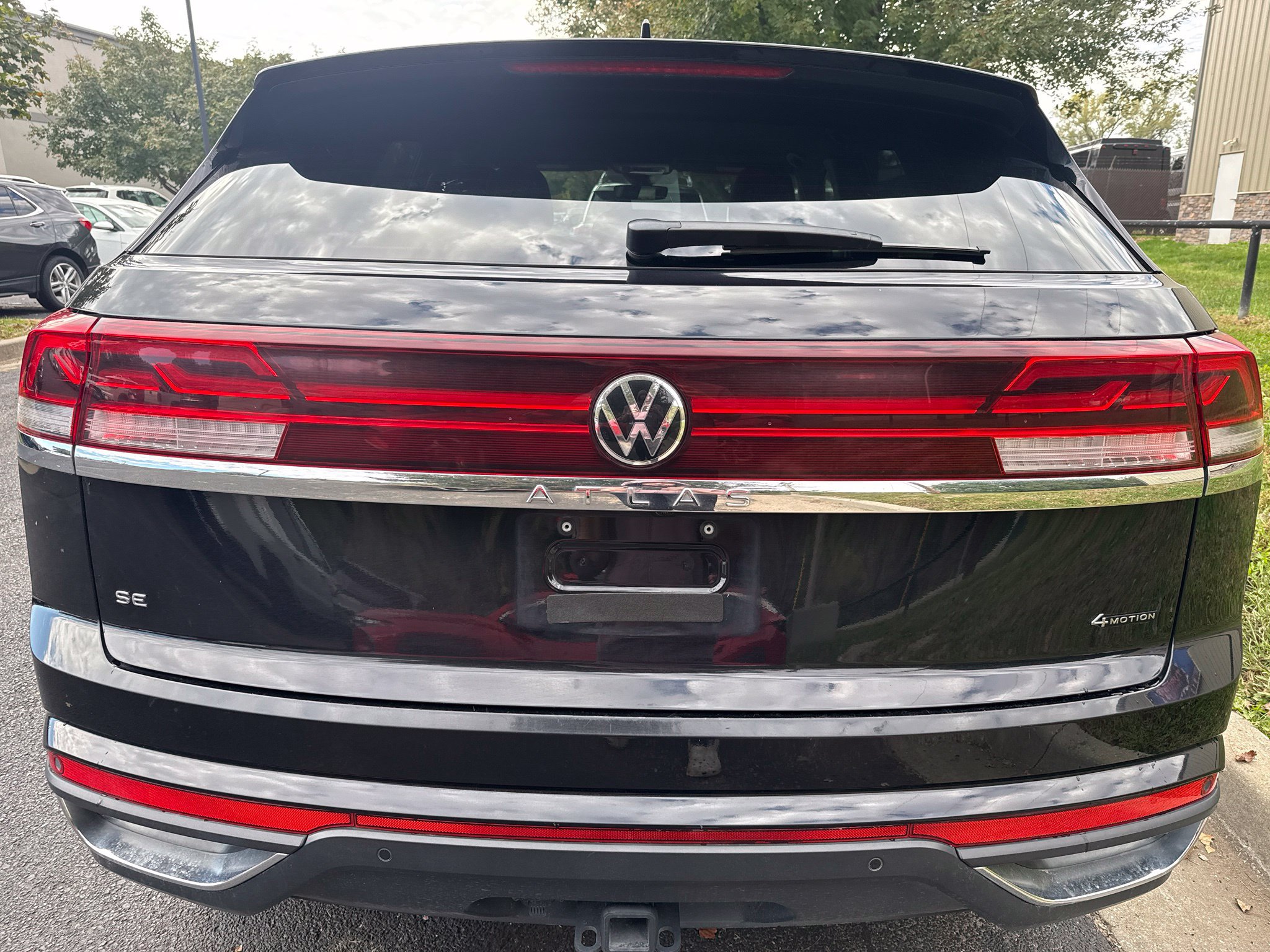 Used 2025 Volkswagen Atlas Cross Sport SE AWD/4WD image 6