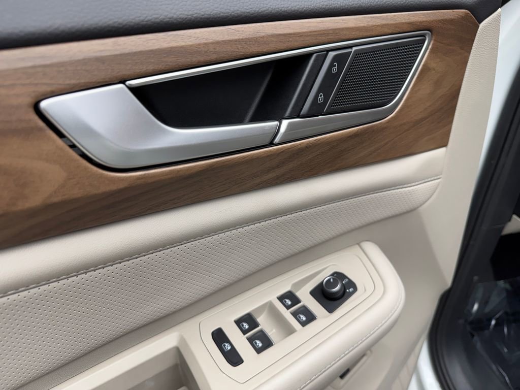 Used 2024 Volkswagen Atlas SE w/ Panoramic Sunroof Package image 11