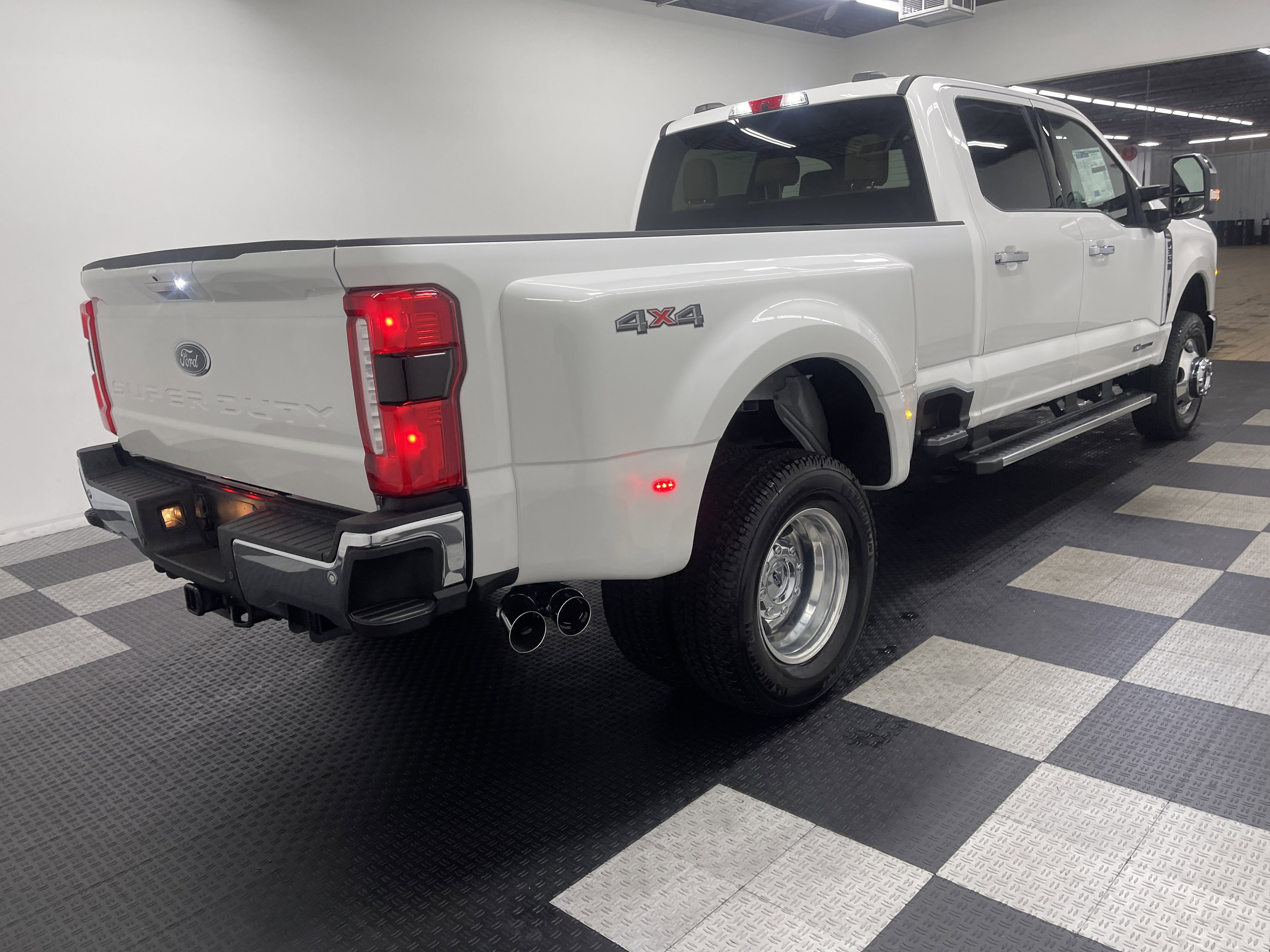 New 2026 Ford F350 Lariat w/ Chrome Package image 4