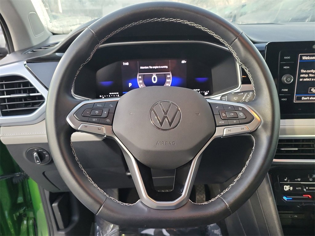 Used 2025 Volkswagen Taos SE w/ Black Wheel Package image 17
