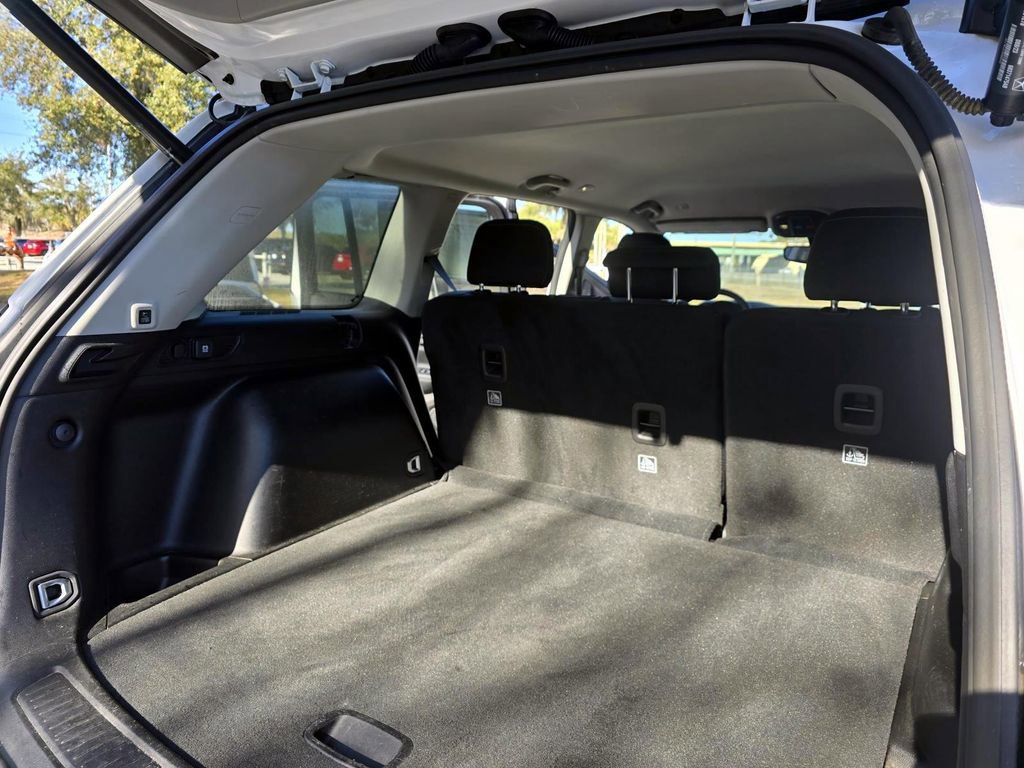 Used 2023 Jeep Grand Cherokee Laredo w/ Luxury Tech Group I image 28