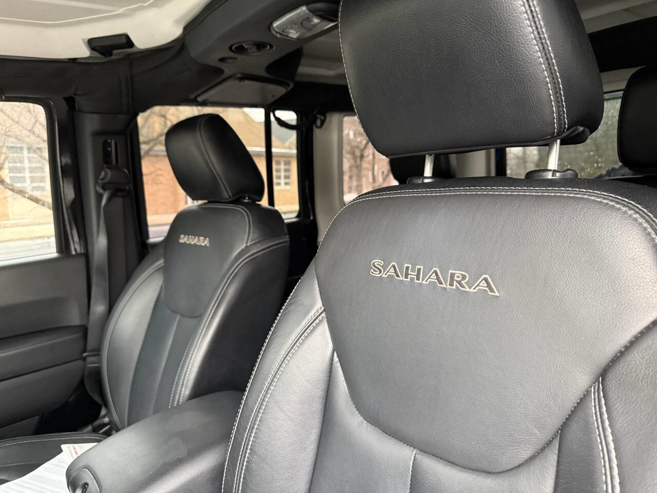 Used 2017 Jeep Wrangler Unlimited Sahara w/ Connectivity Group image 16