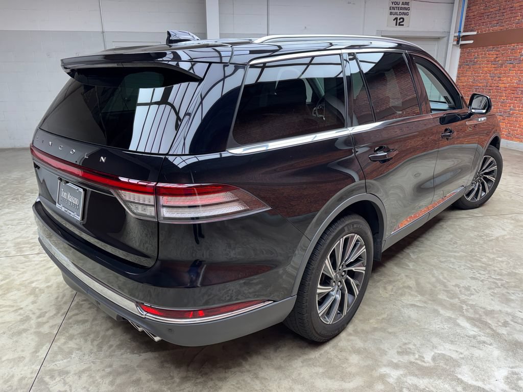 Used 2025 Lincoln Aviator AWD image 5