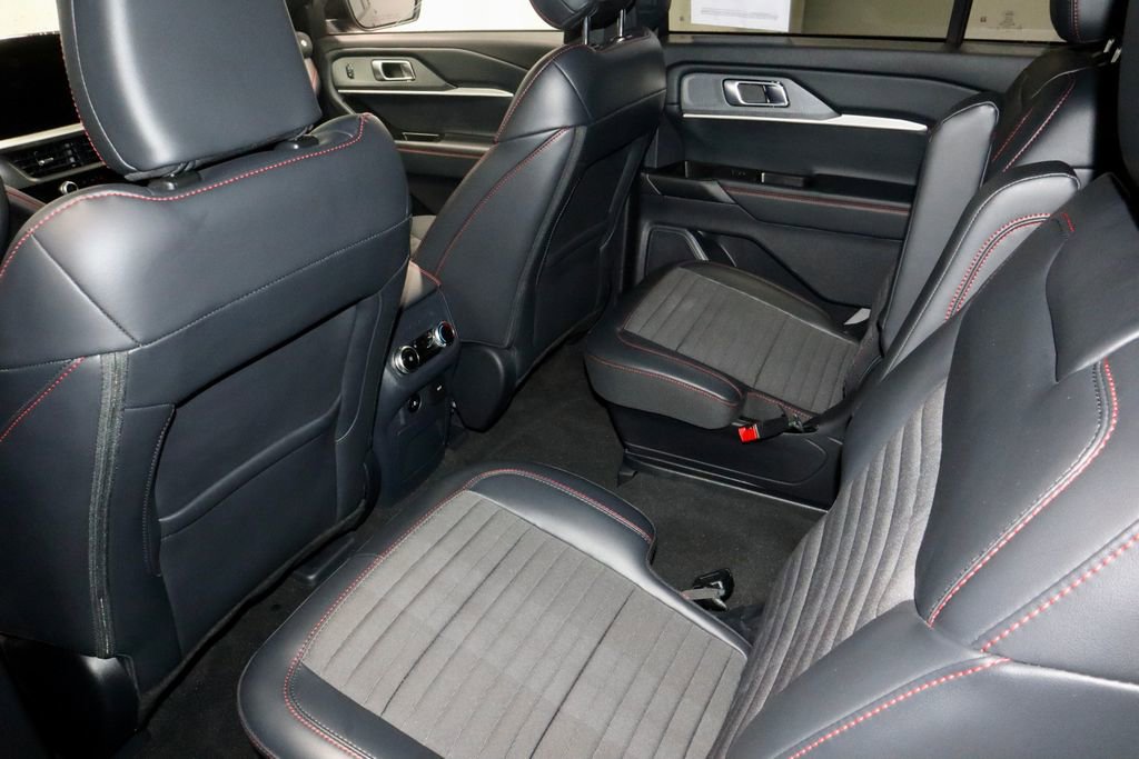 Used 2025 Ford Explorer ST-Line image 21
