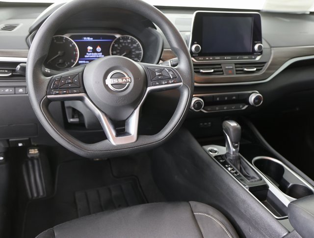 Used 2024 Nissan Altima 2.5 SV image 10