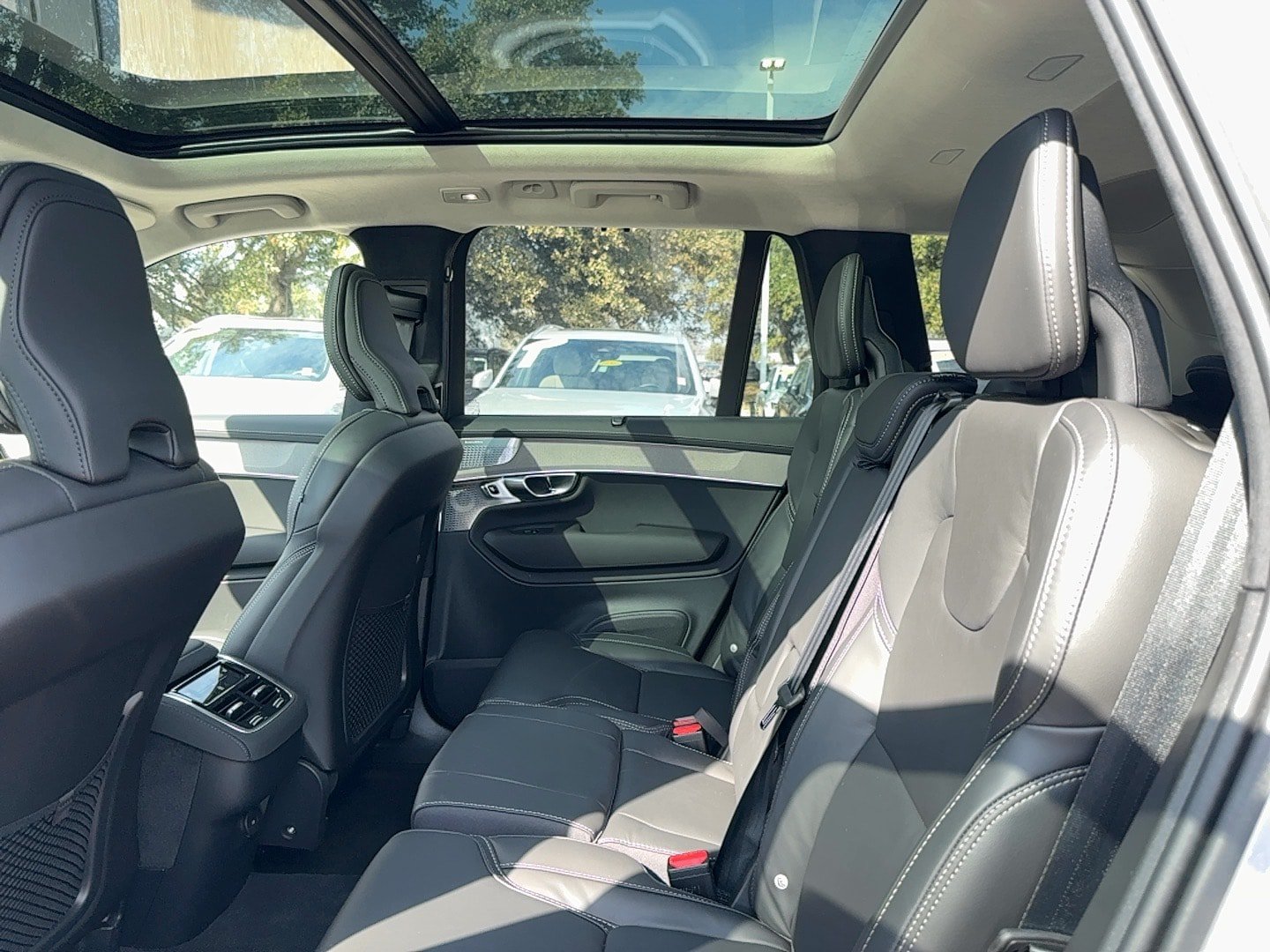 New 2026 Volvo XC90 B6 Ultra w/ Lounge Package AWD/4WD image 14