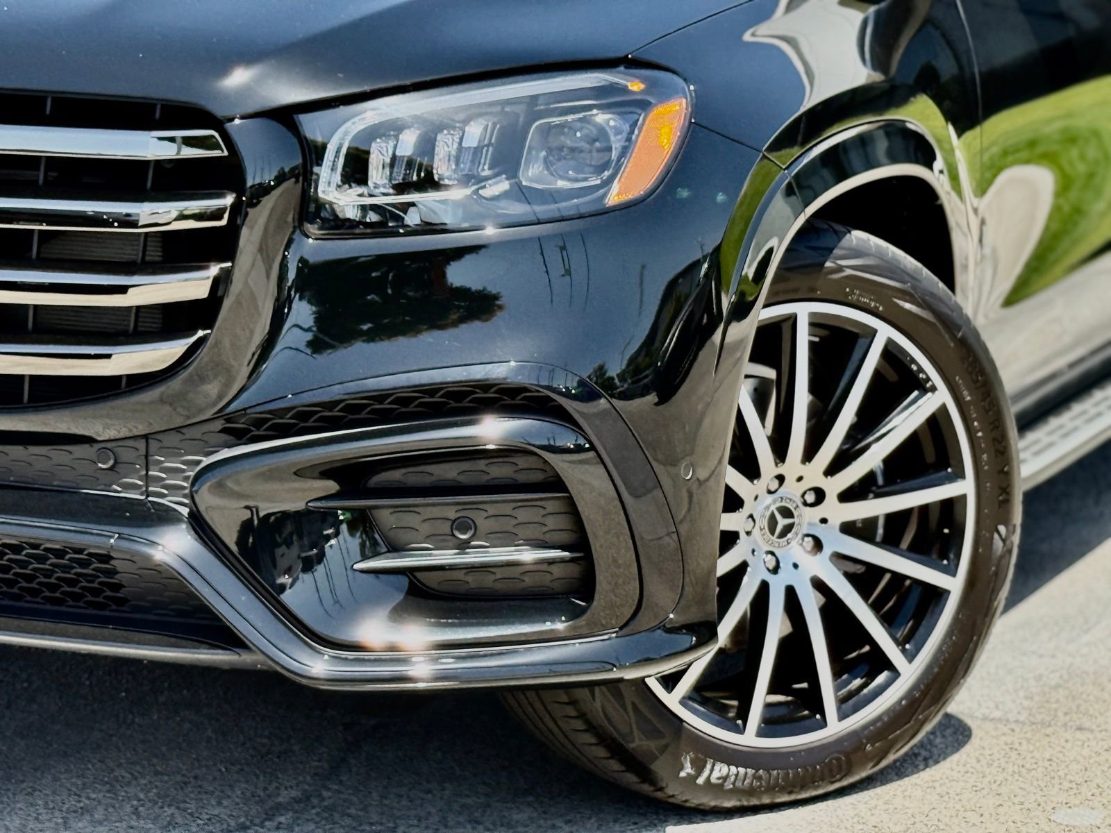 Used 2025 Mercedes-Benz GLS 580 4MATIC image 3