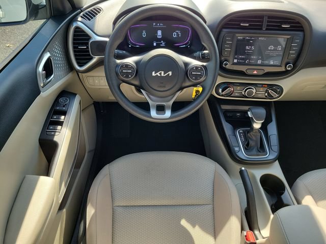 Used 2025 Kia Soul LX w/ LX Technology Package FWD image 14