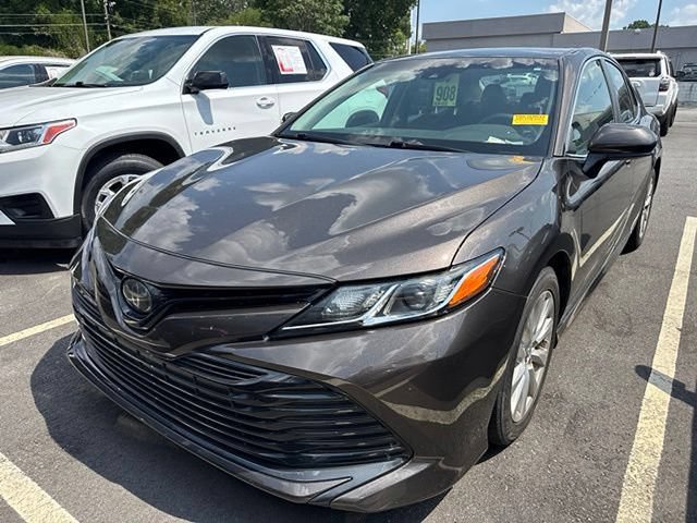 Used 2018 Toyota Camry LE FWD image 1