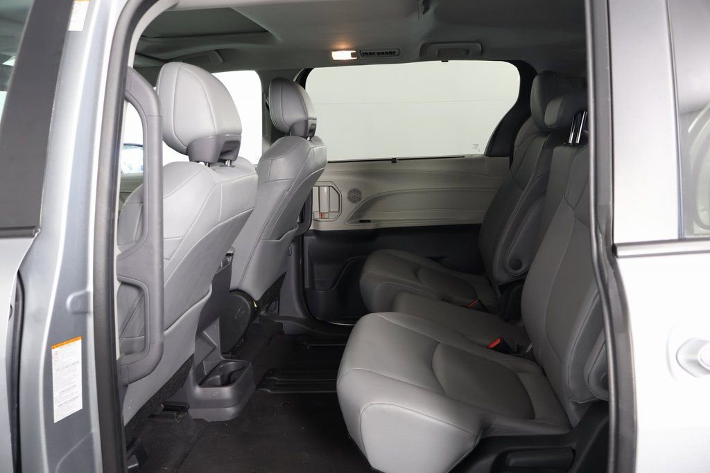 Used 2024 Toyota Sienna XLE image 11