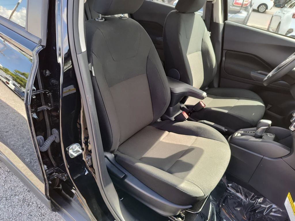 Used 2025 Nissan Kicks Play S image 23