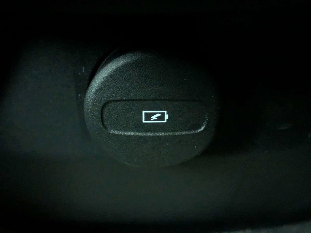 Used 2023 Volvo XC60 B5 Ultimate w/ Climate Package image 18