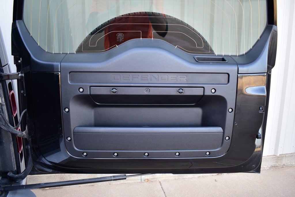 Used 2025 Land Rover Defender 110 S image 28