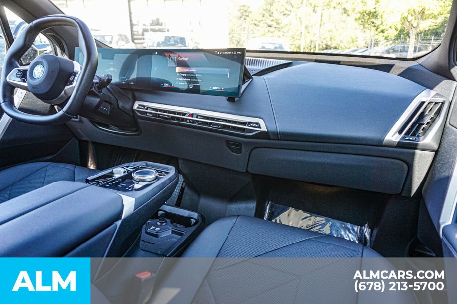 Used 2022 BMW iX xDrive50 w/ Dynamic Handling Package image 25