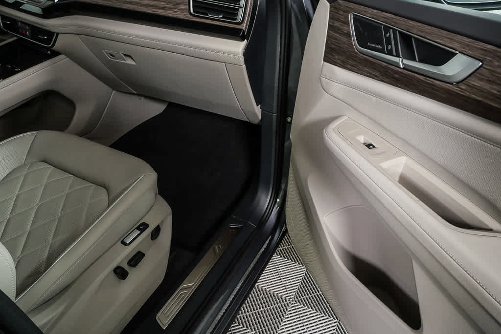 Certified 2025 Volkswagen Atlas SEL Premium R-Line image 27