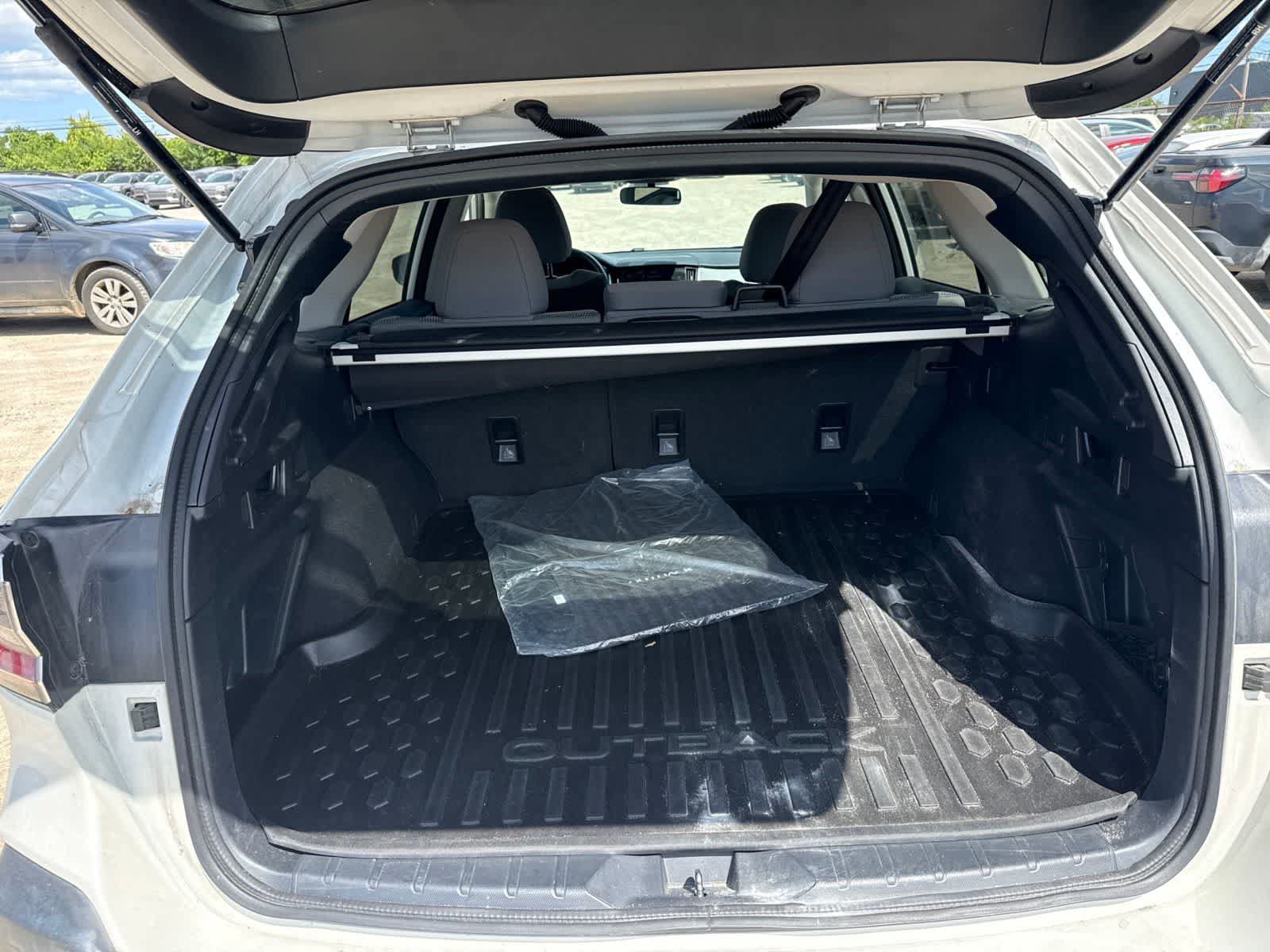 Used 2024 Subaru Outback Premium AWD/4WD image 14