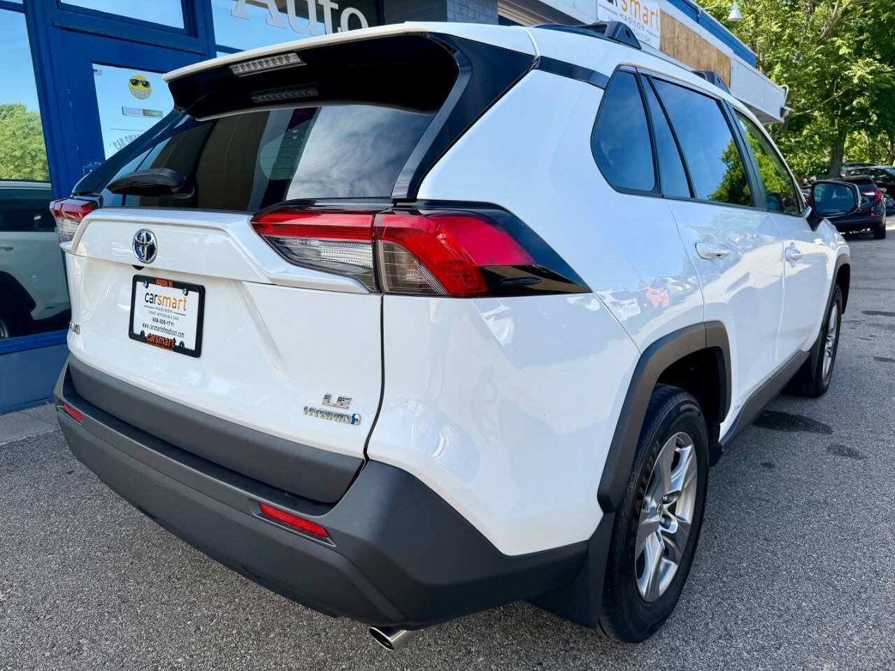 Used 2022 Toyota RAV4 LE AWD/4WD image 10