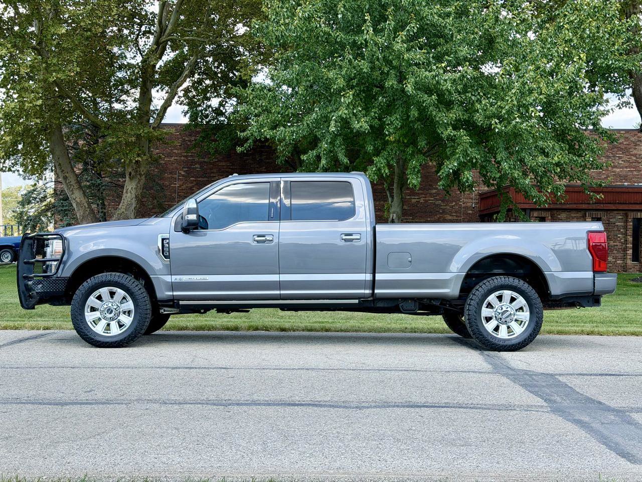 Used 2022 Ford F350 Platinum AWD/4WD image 3