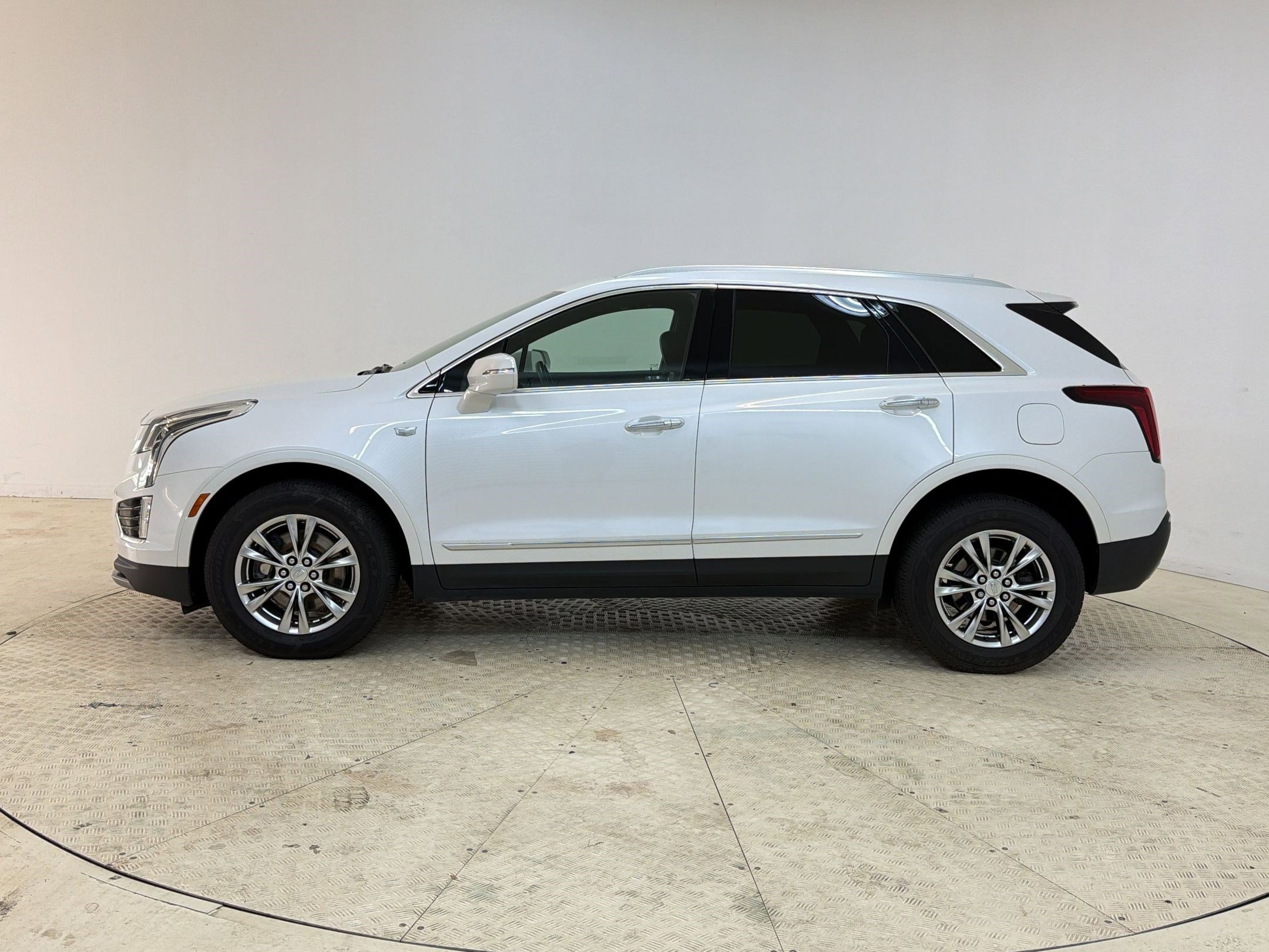 Used 2020 Cadillac XT5 Premium Luxury image 2