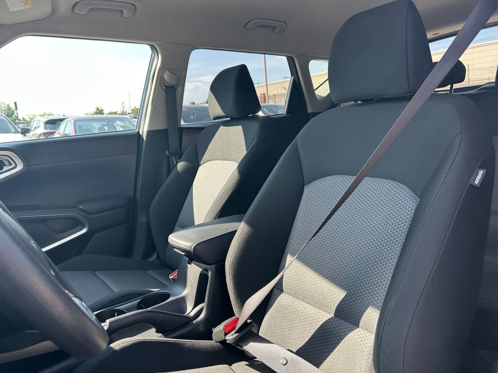 Used 2025 Kia Soul LX w/ LX Technology Package FWD image 31