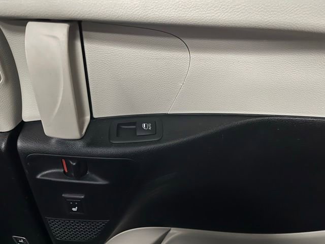 Used 2023 Chrysler Pacifica Limited FWD image 53