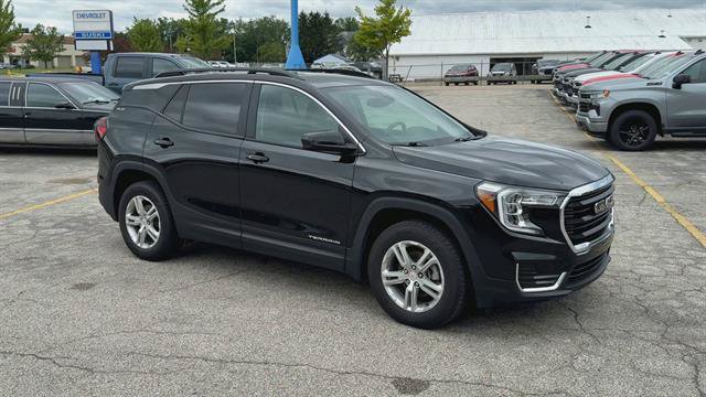 Certified 2022 GMC Terrain SLE w/ Driver Convenience Package AWD/4WD image 2