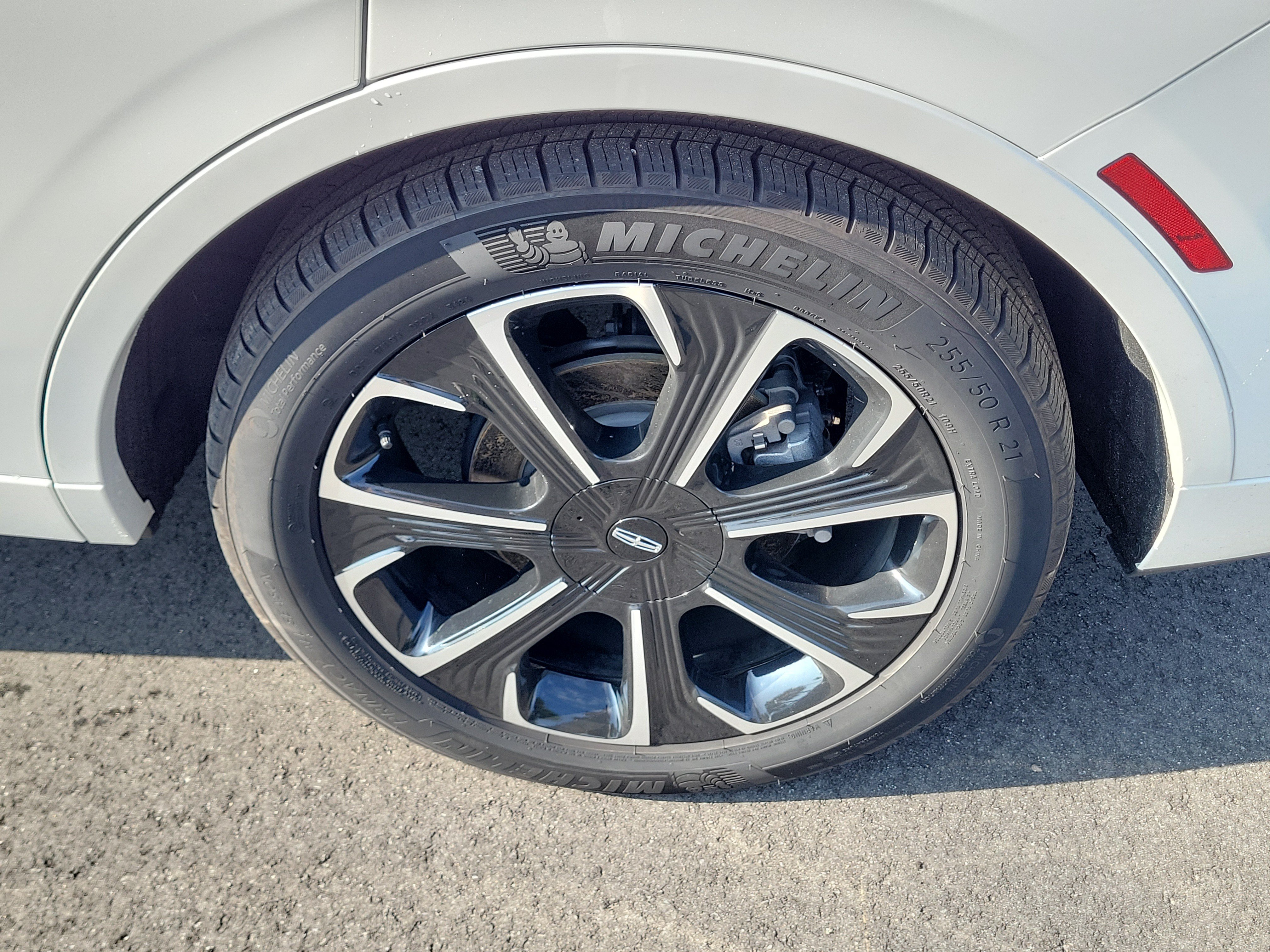 Used 2025 Lincoln Nautilus Reserve AWD/4WD image 38