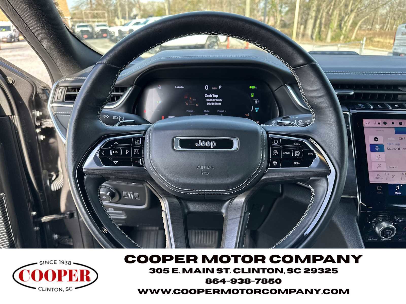 Used 2022 Jeep Grand Cherokee Overland w/ Advanced Protech Group III image 27