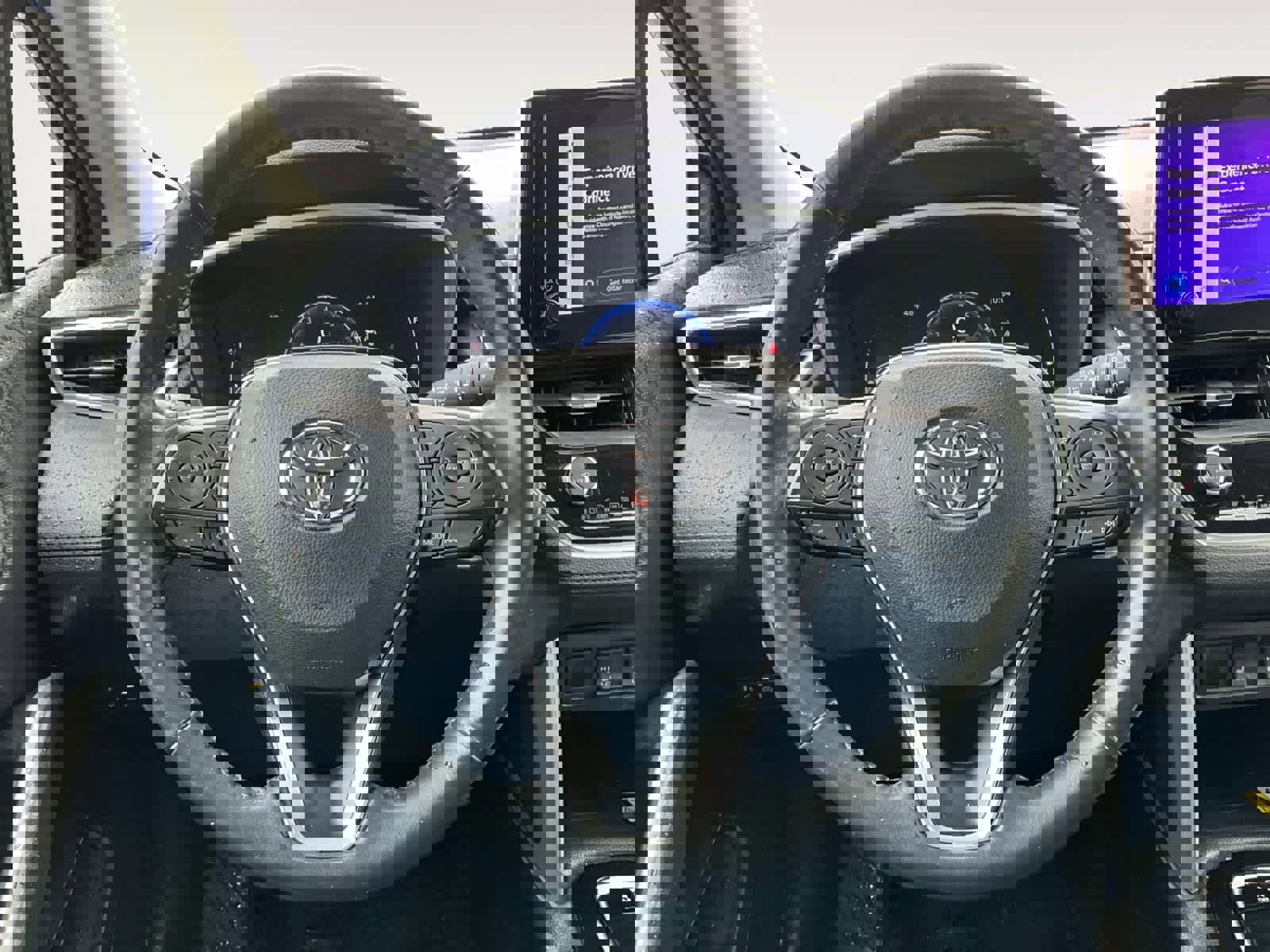 Used 2023 Toyota Corolla Cross XLE image 14