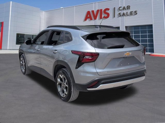 Used 2025 Chevrolet Trax LT w/ LT Convenience Package FWD image 9