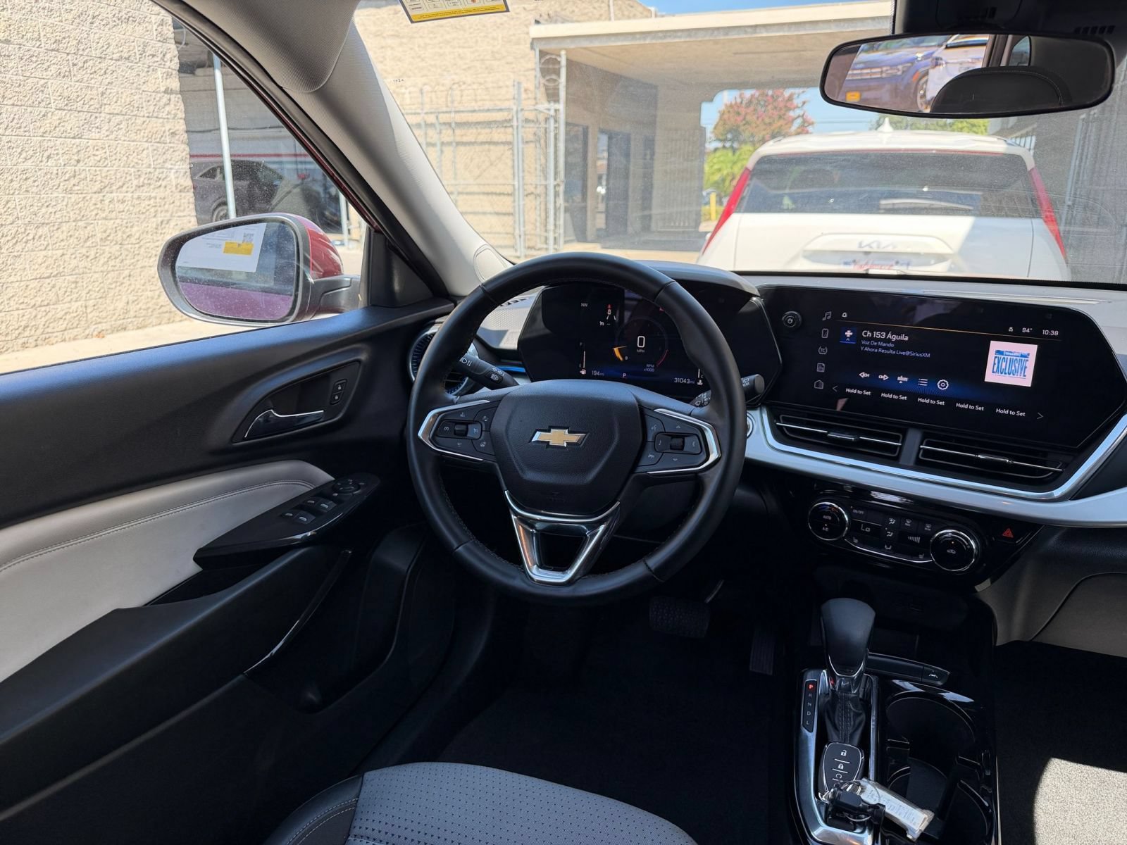 Used 2025 Chevrolet Trax LT w/ LT Convenience Package FWD image 32