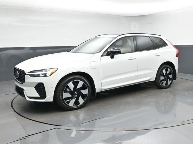 Used 2024 Volvo XC60 T8 Ultimate w/ Protection Package Premier AWD/4WD image 4