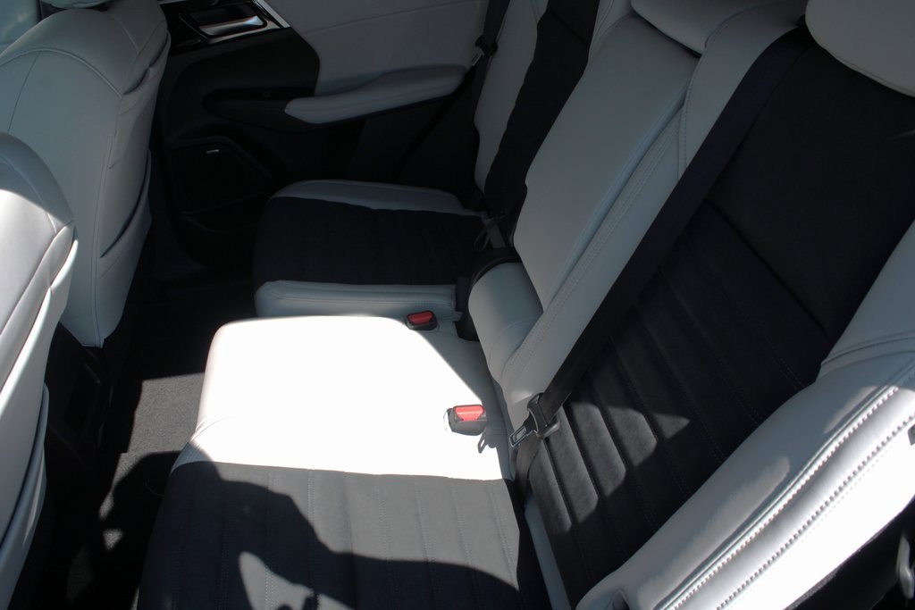 New 2025 Mitsubishi Outlander SE image 12