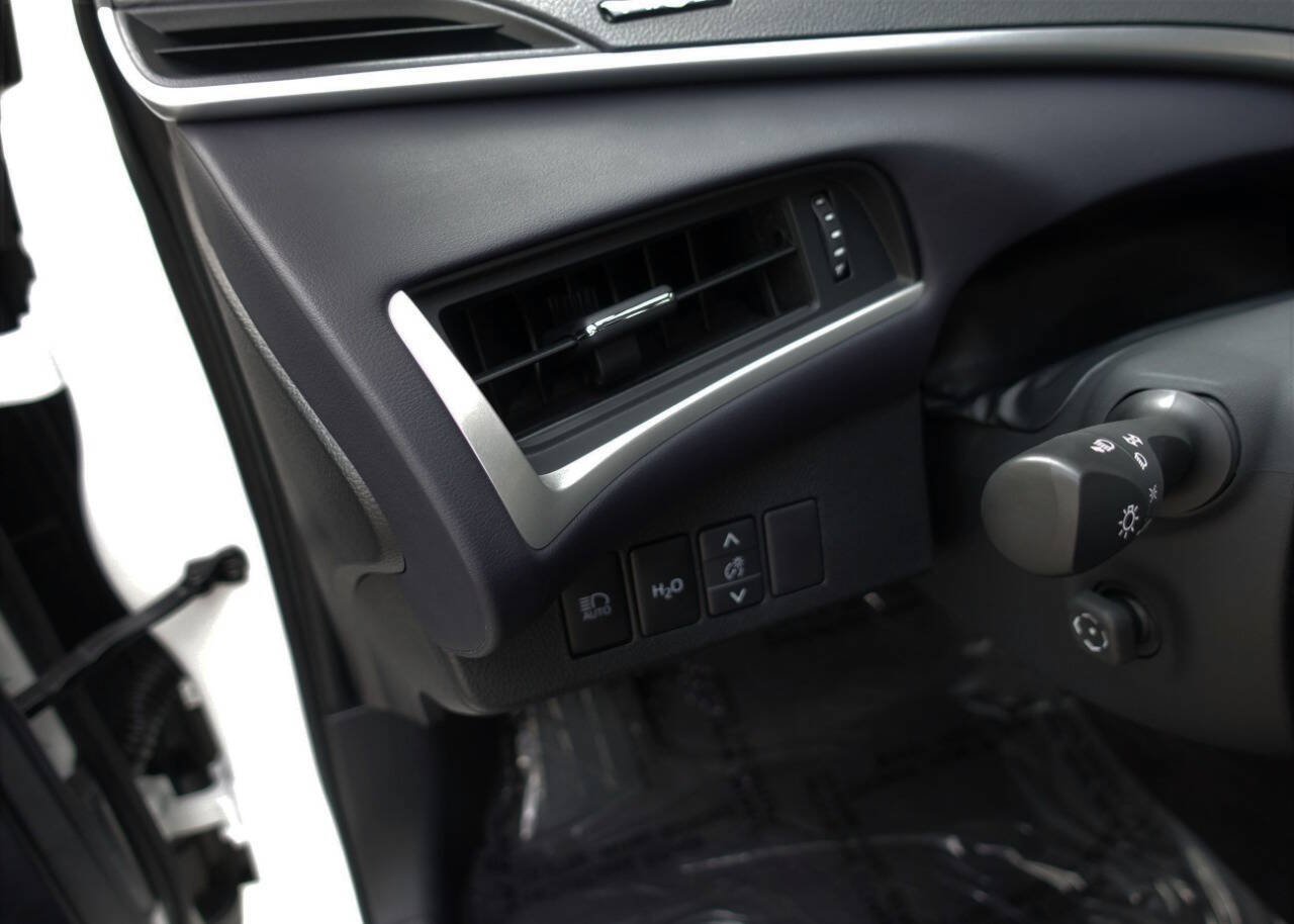 Used 2017 Toyota Mirai FWD image 25