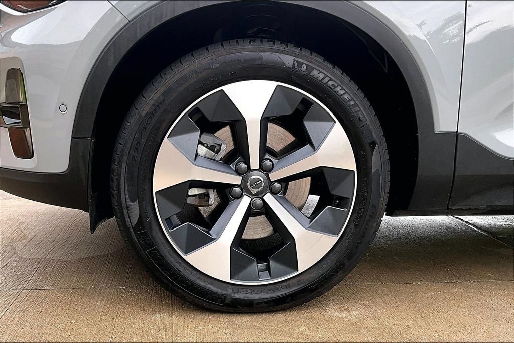 Used 2026 Volvo XC40 B5 Plus AWD/4WD image 11