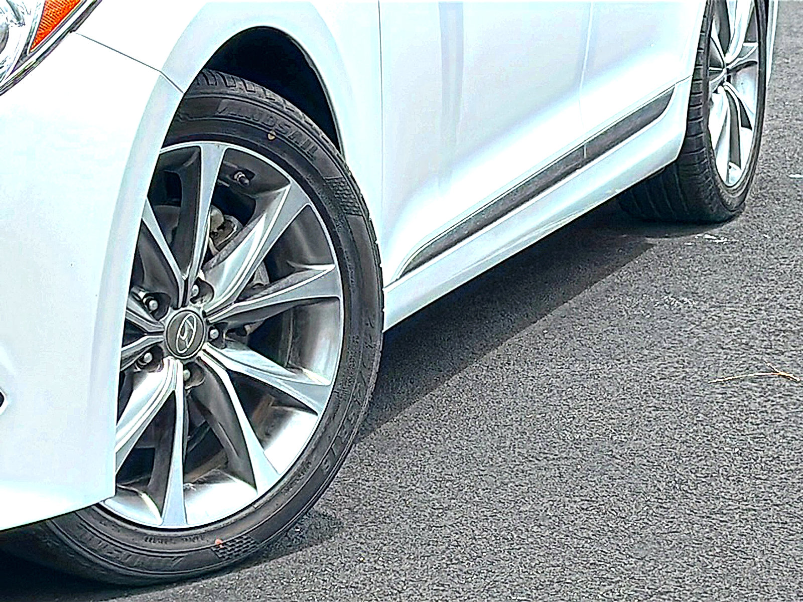 Used 2017 Hyundai Azera FWD image 3