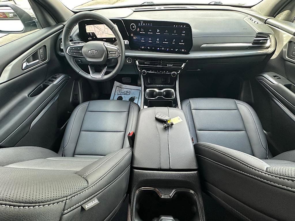 Used 2026 Chevrolet Traverse LT FWD image 17