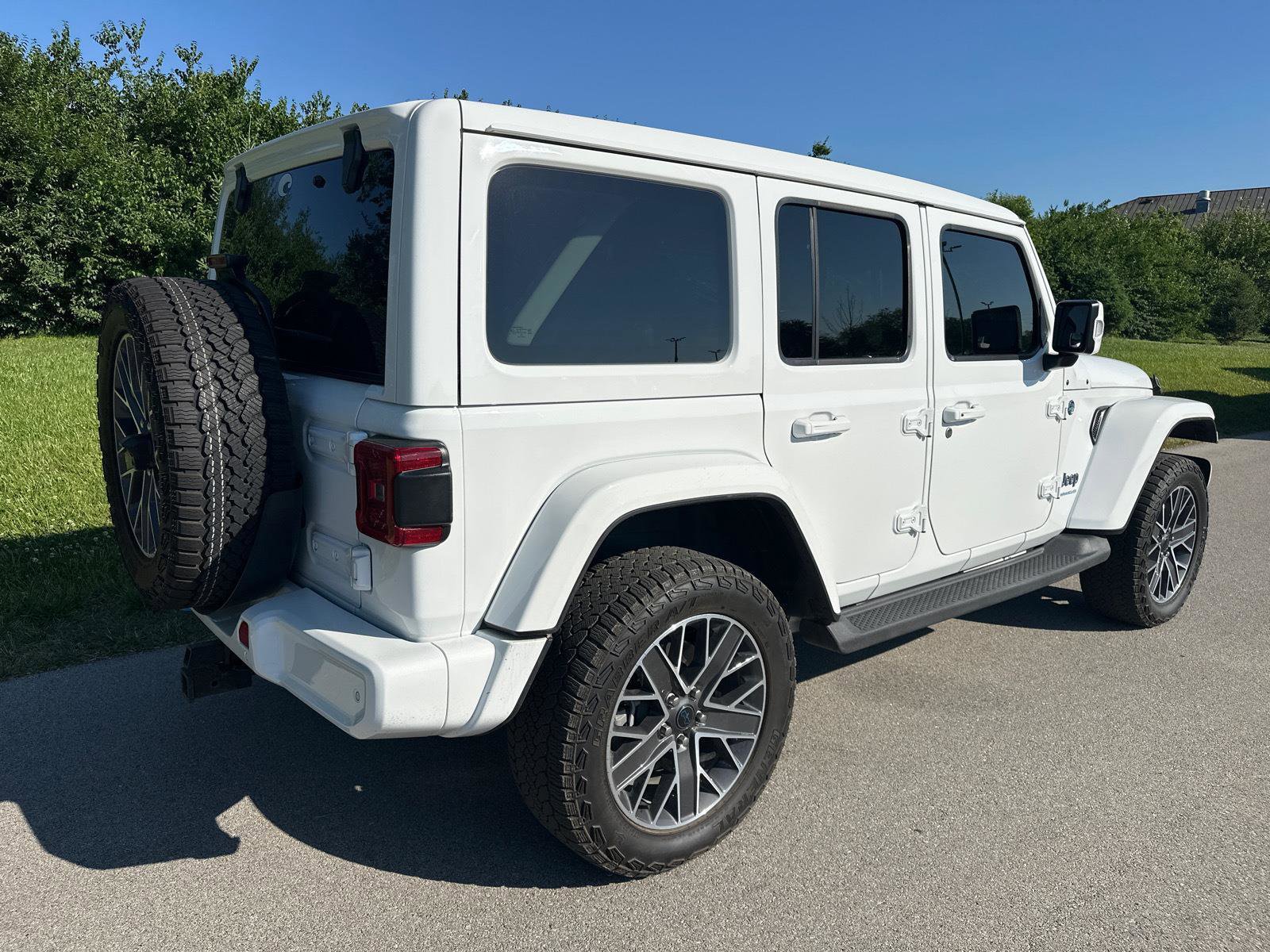 Used 2024 Jeep Wrangler High Altitude AWD/4WD image 21
