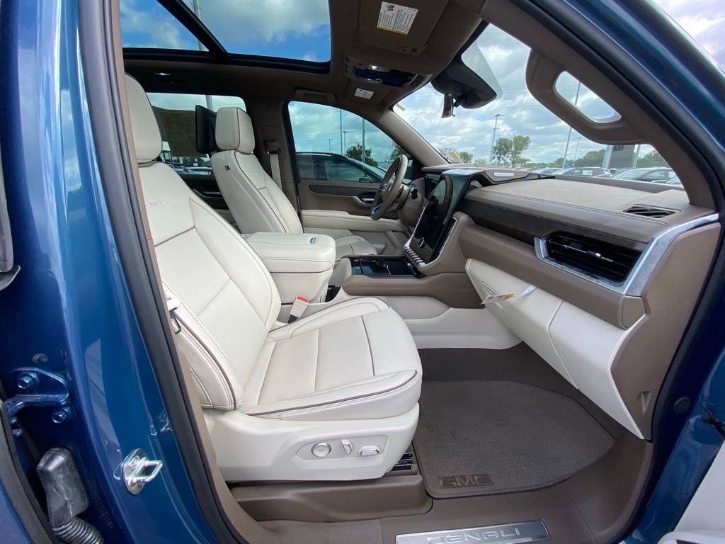 Used 2026 GMC Yukon Denali w/ Denali Reserve Package AWD/4WD image 28