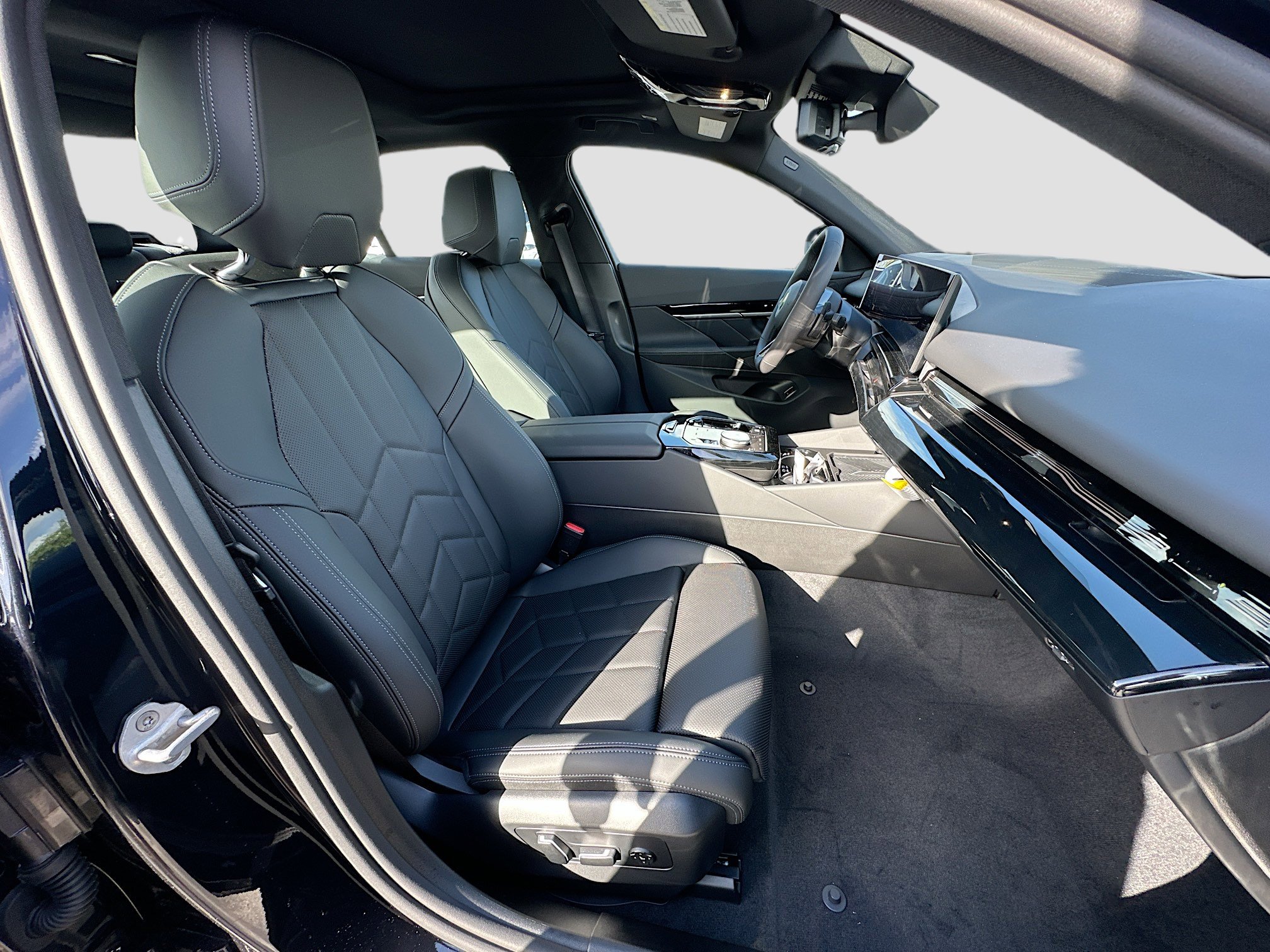 New 2026 BMW 530i w/ M Sport Package RWD image 23