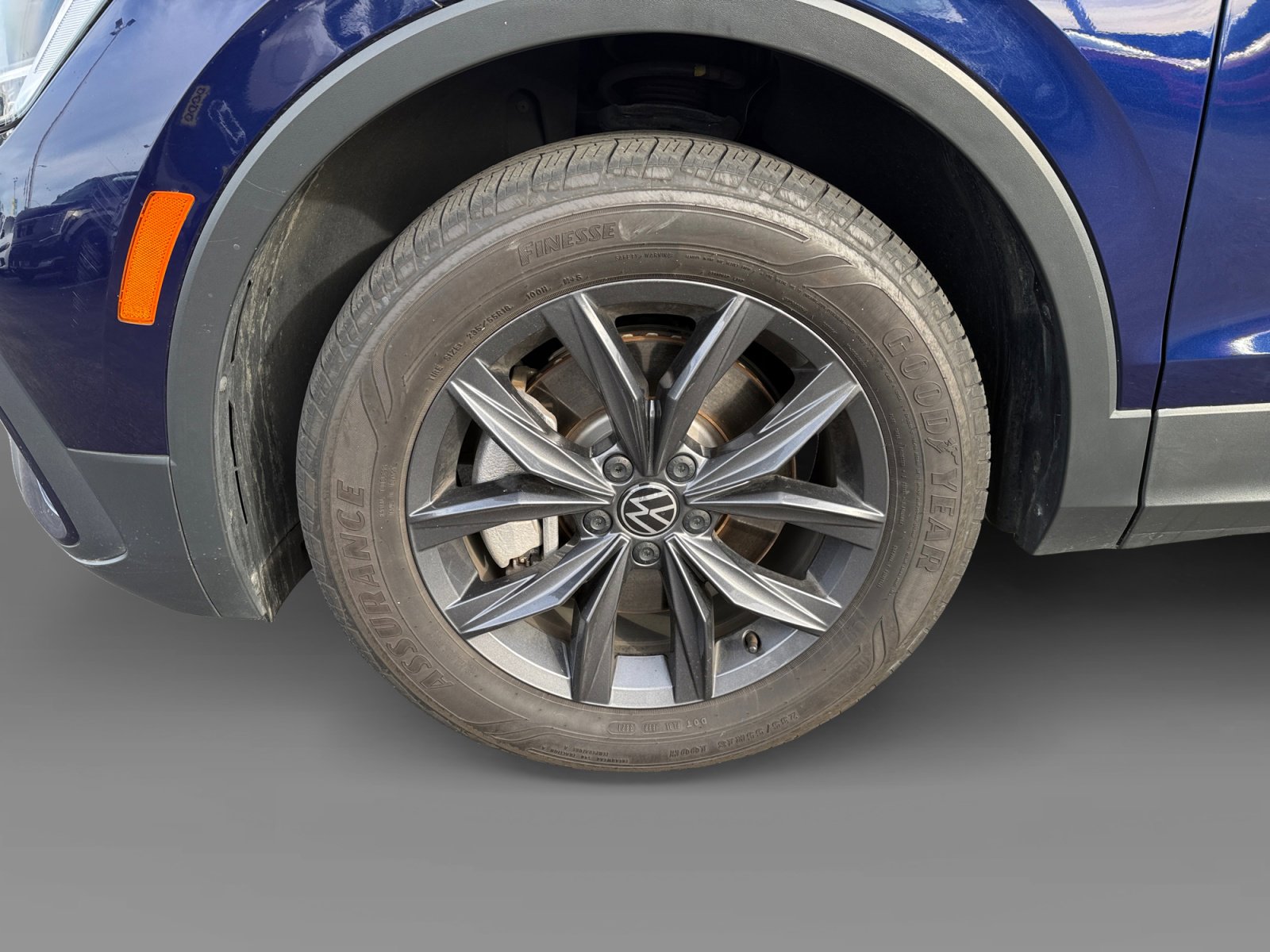 Certified 2022 Volkswagen Tiguan SE image 9