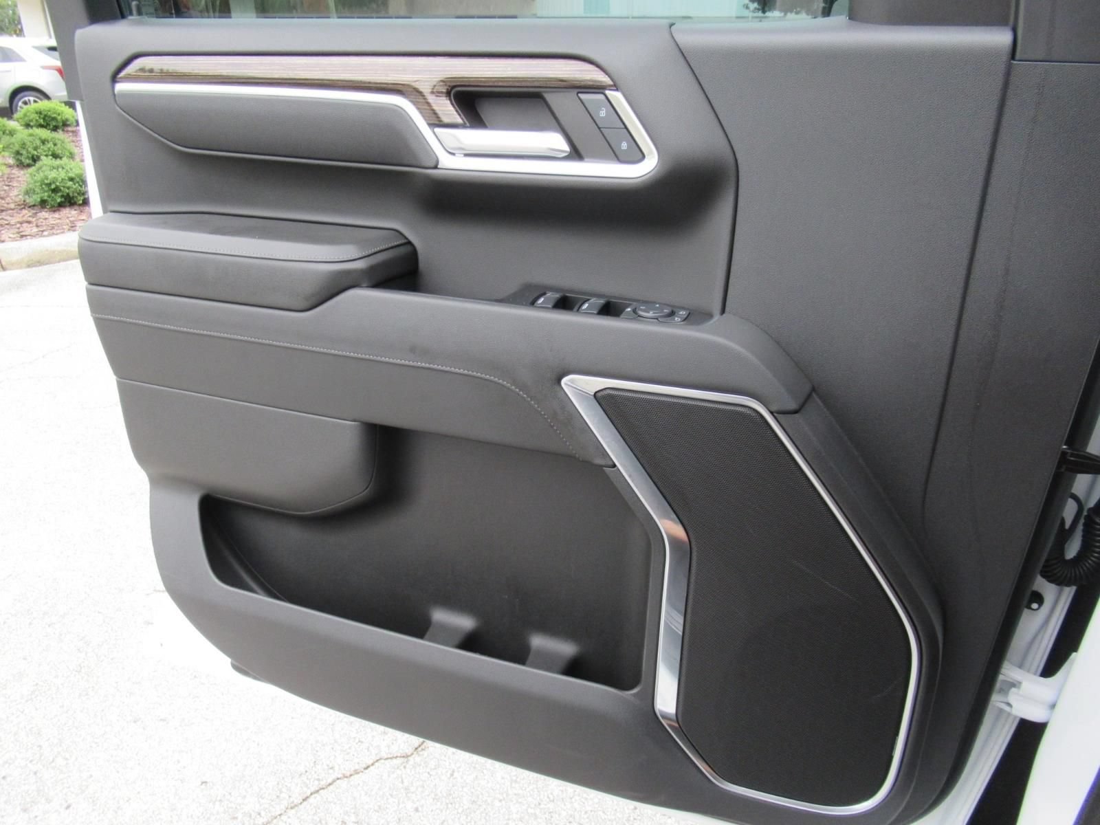 Used 2024 GMC Sierra 1500 Elevation w/ LPO, Elevation Black Package AWD/4WD image 17
