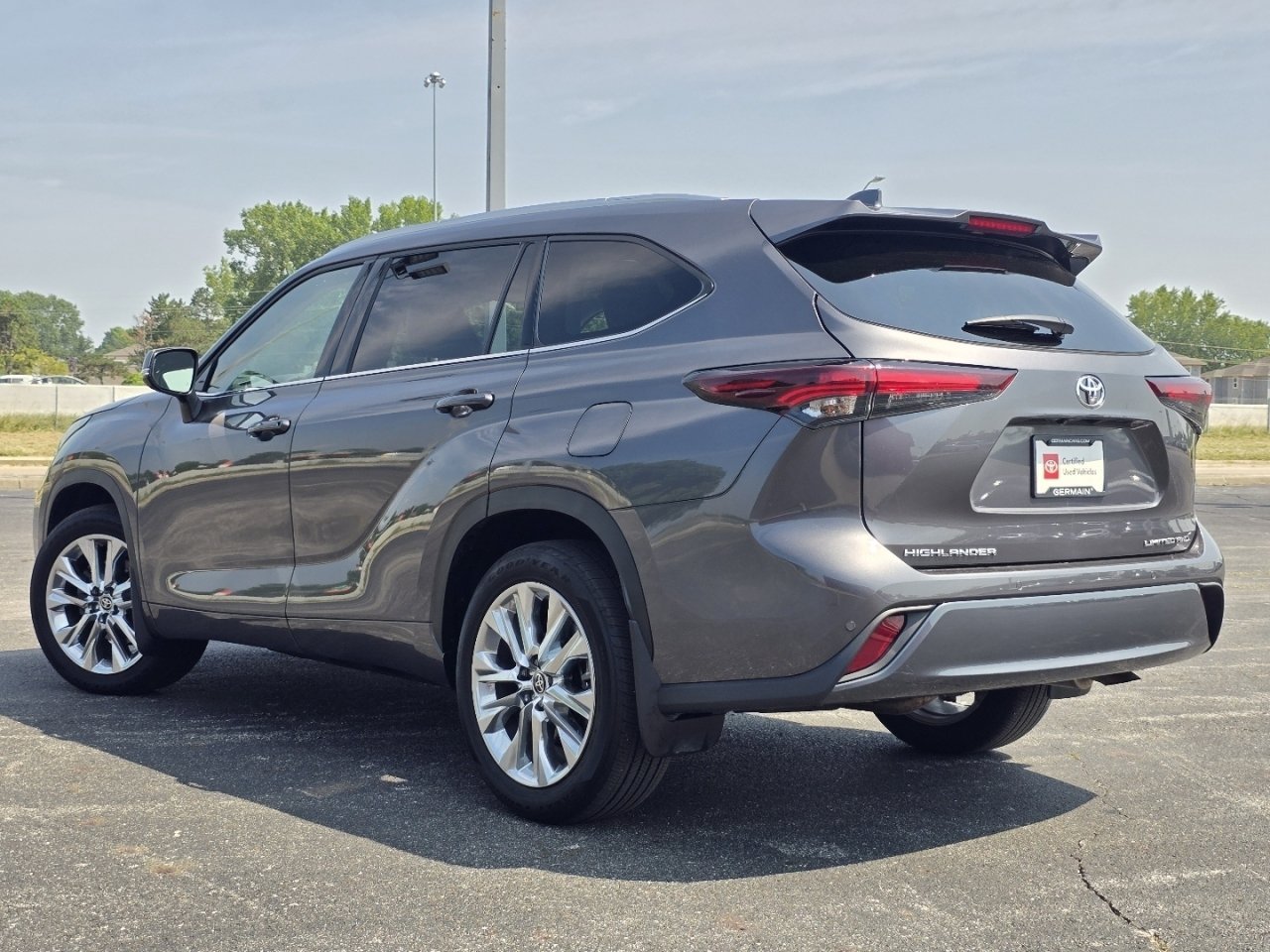 Certified 2024 Toyota Highlander Limited AWD/4WD image 16