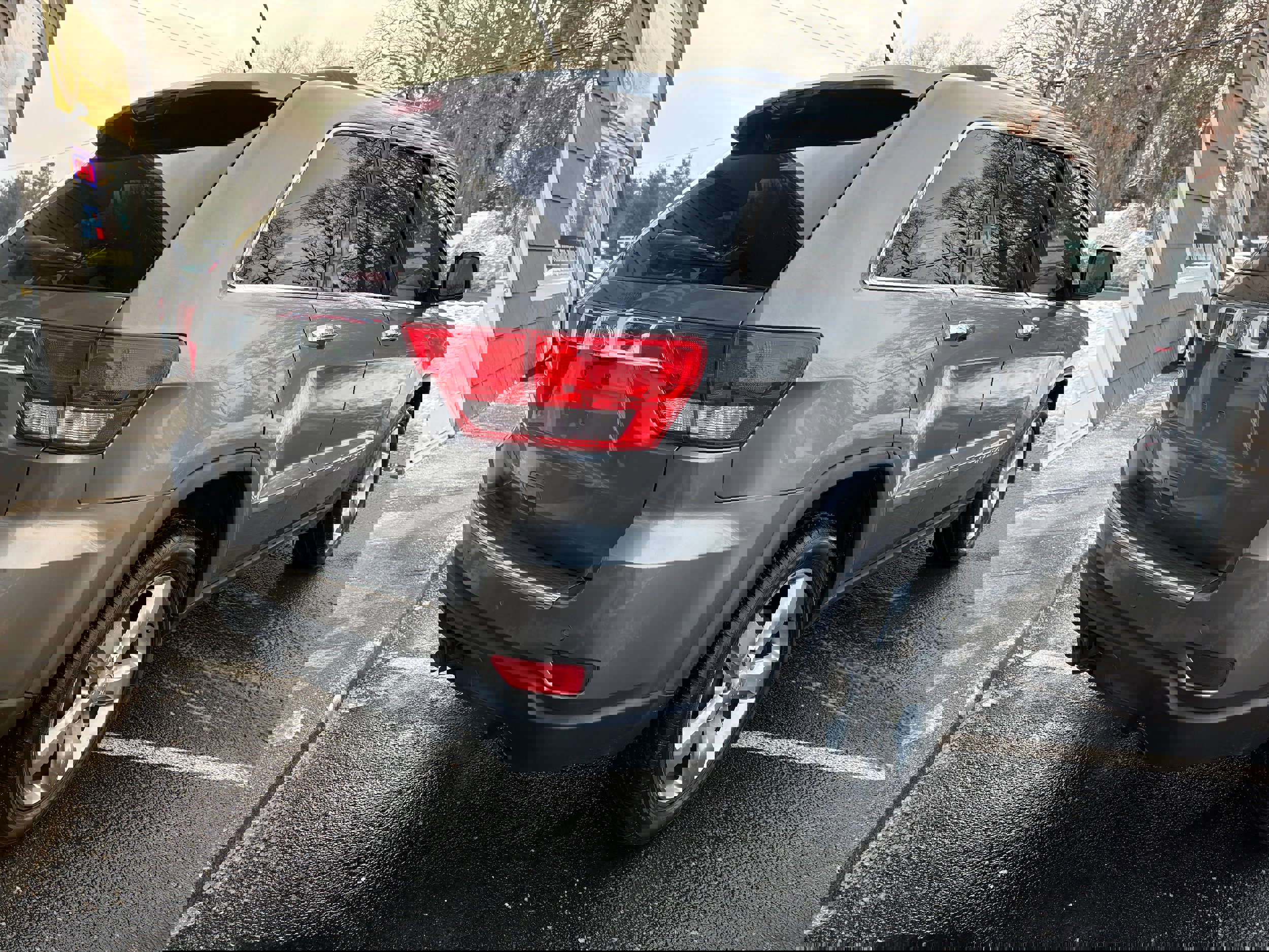 Used 2012 Jeep Grand Cherokee Overland image 5