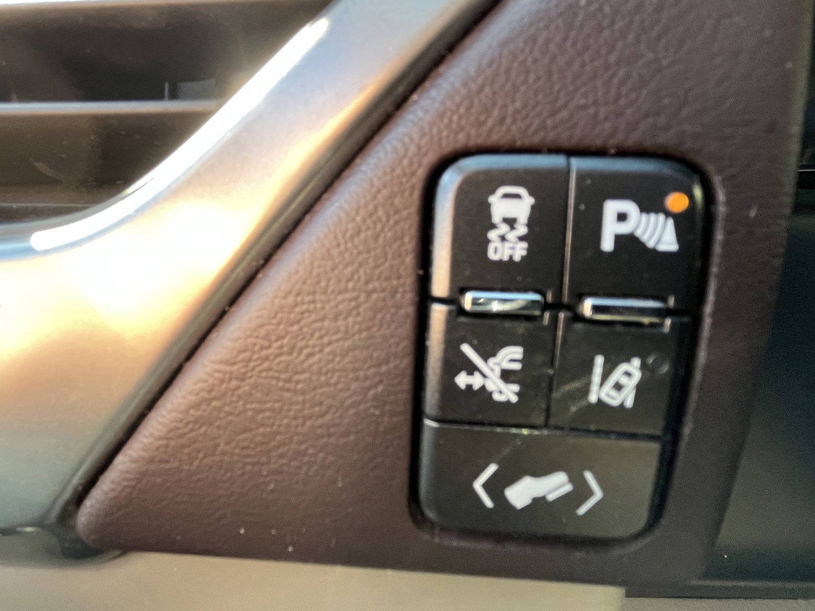 Used 2015 Chevrolet Suburban LTZ AWD/4WD image 11