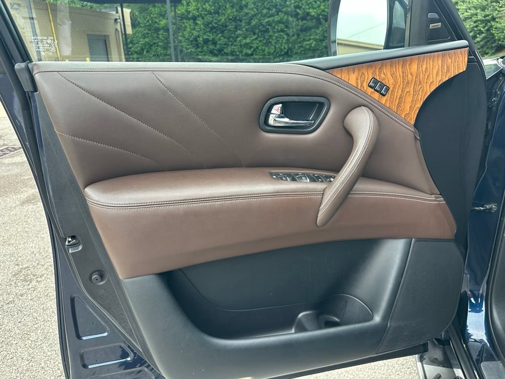Used 2017 INFINITI QX80 Limited AWD/4WD image 8