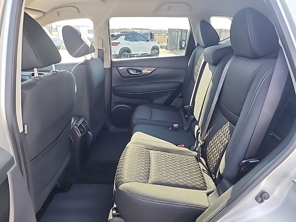 Used 2018 Nissan Rogue SV w/ Premium Package image 25