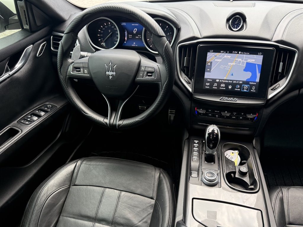Used 2018 Maserati Ghibli GranSport RWD image 21